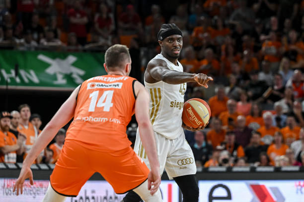 内外都发挥 内外都发挥